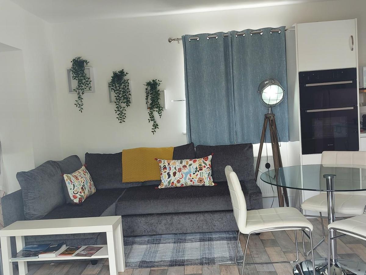 Bunlin Heights Self Catering Studio 밀퍼드 외부 사진